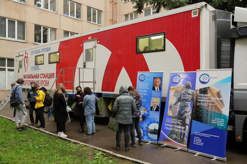 Студенты помогают спасти жизнь